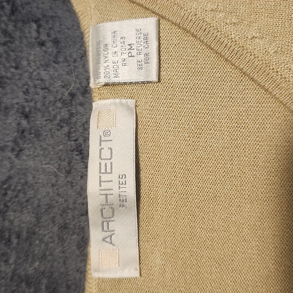 Architect Petites brand V Neck Argyle sweater. Size PM - Picture 2 of 4